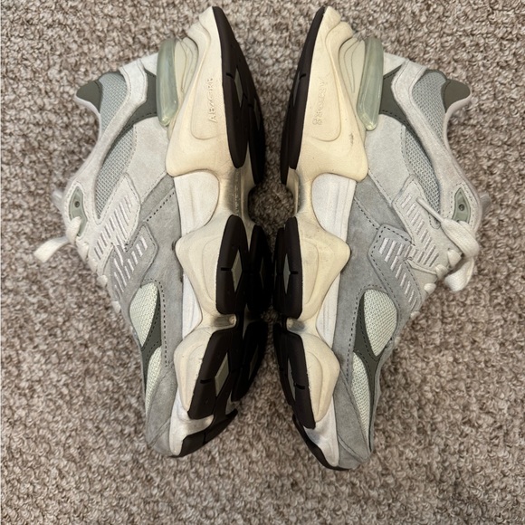 New Balance 9060 Sneakers - Picture 2 of 6